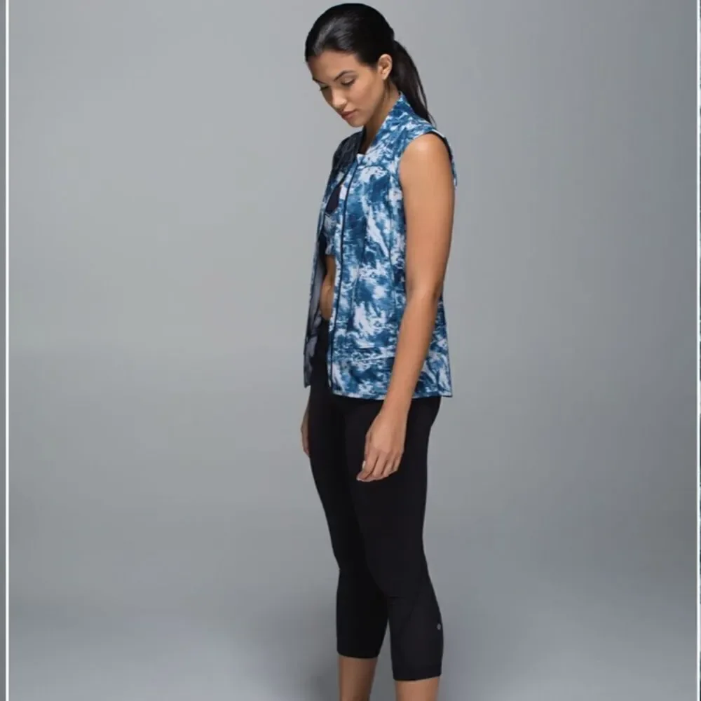 Lululemon Light Speed Vest Sea Side Silver Fox Alberta Lake blue and white